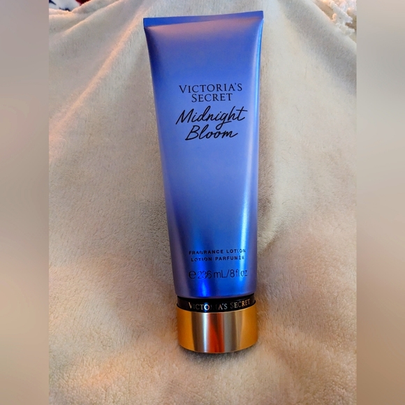 NIB Victoria's Secret Midnight Bloom Lotion - Picture 1 of 2